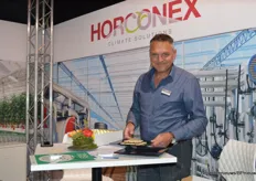 Hans Nieuwstraten van Horconex Screen Systems was met een chocoladebouwwerkje bezig.